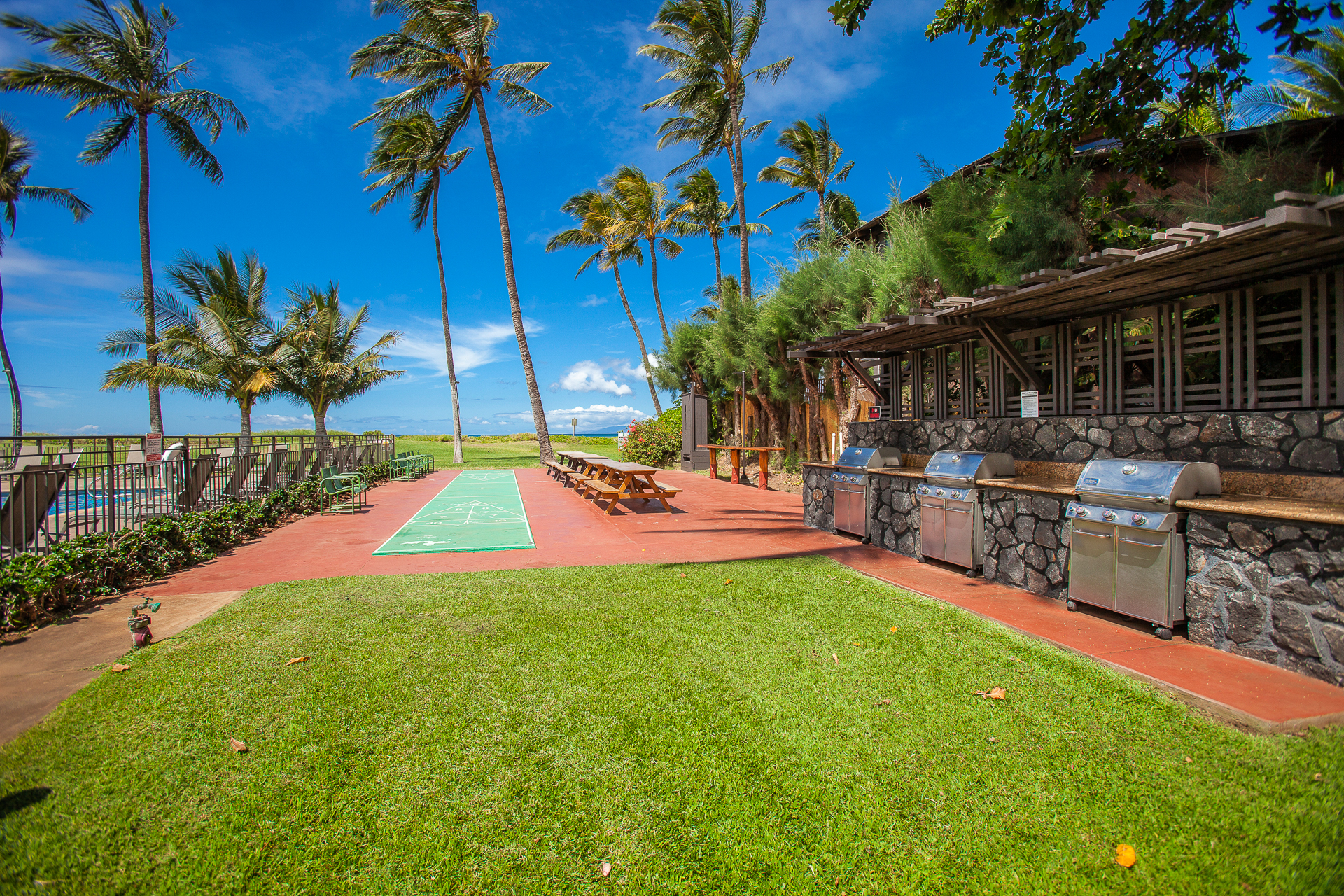 Waiohuli Beach Hale 112 2 Bdrm 2 Bath Oceanfront